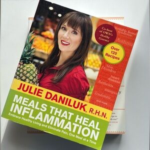 Julie Daniluk Book Bundle – Hot Detox & Meals That Heal Inflammation
